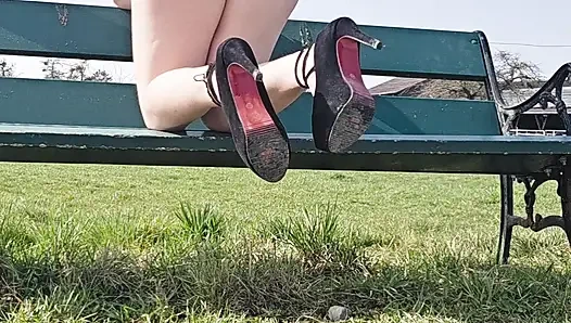 Spring is on the way, so the first outdoor video should not be missing