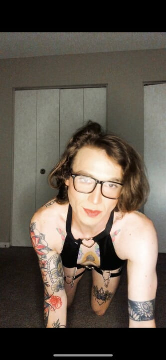 Sissy Tessa Rivers toys her ass and cums on her face (Mistress' request)