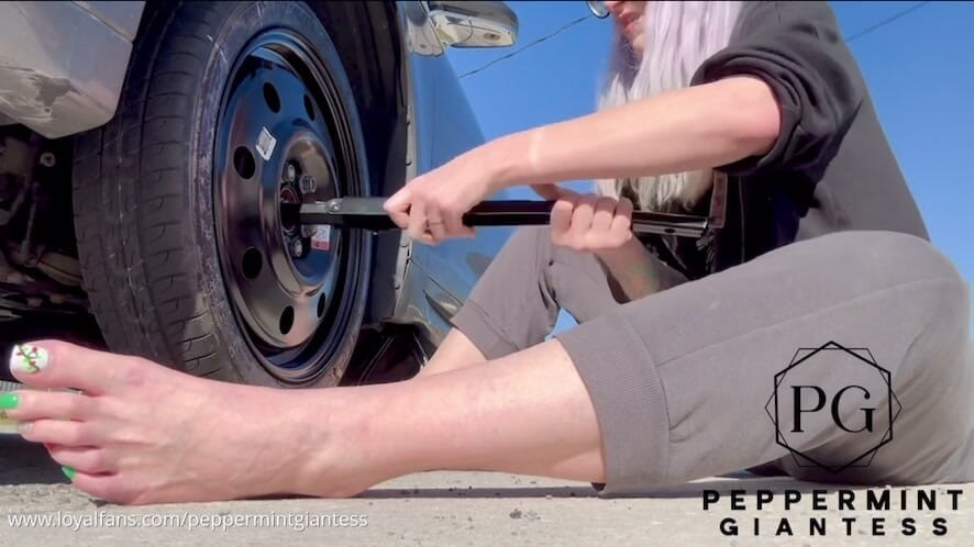 6ft7 Tall Amazon Goddess Changes her Tire Big Feet in Frame