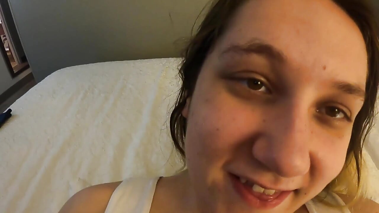 Cheating Pregnant Wife Gives Stranger a BJ in Men's Room
