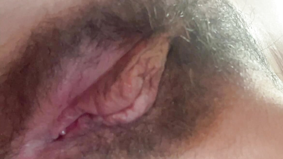 Sclose up Tiny Dupek Hairy Pussy Lip