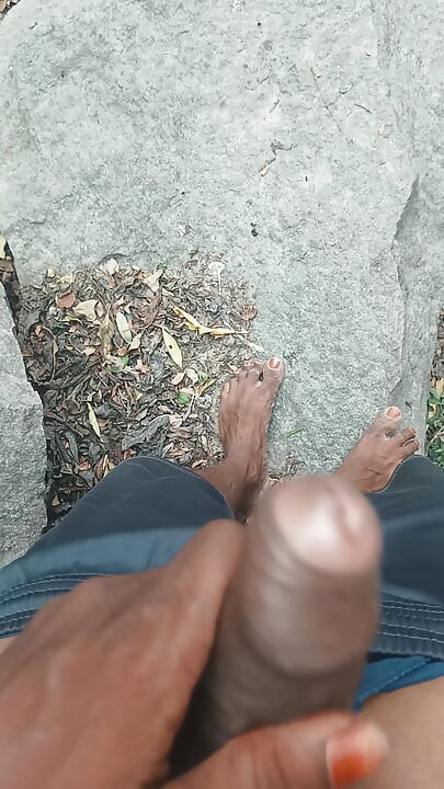 Ibu mertua nontonin aku di hutan dalam 1 detik