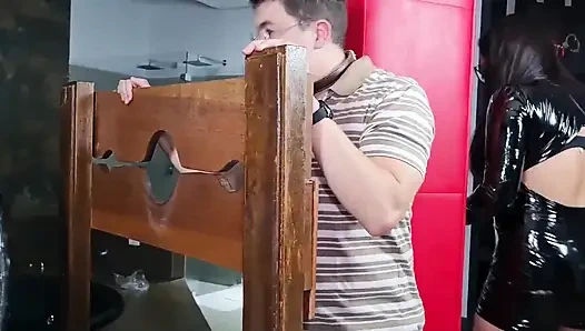 asosyal hayran Tanrıça Kiffa'ı tanıyor