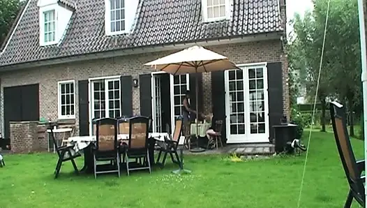 Alter opa fickt seine enkelin, dann schließen sich oma und seine freundin ihm an