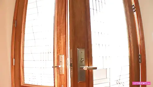 Мой учитель по цудо трахает меня лучше, чем мой бойфренд