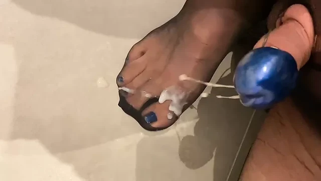 Blue nails and estim cum