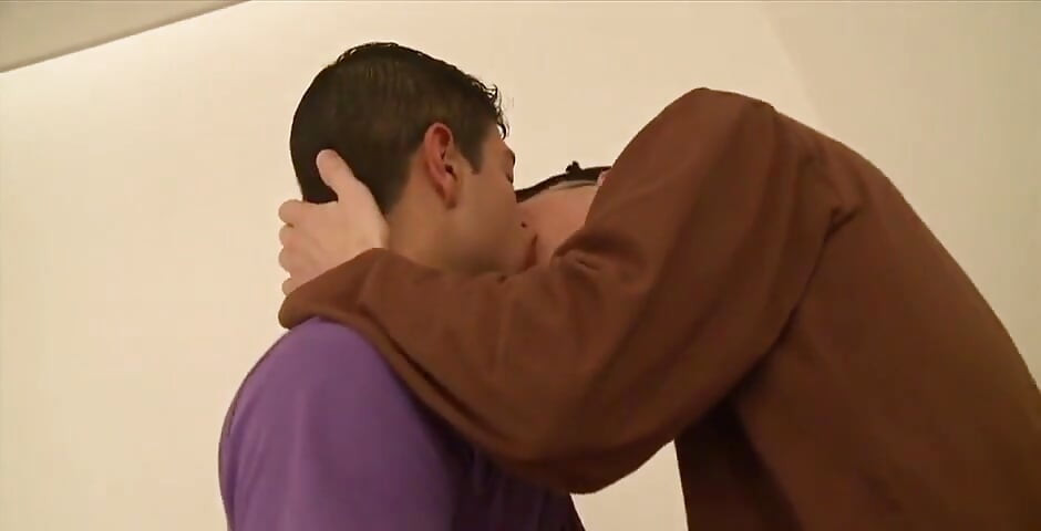 Šukali bruslařští chlapci Manulito Schutz a Bob Moreno v jejich živlu. Tohle berlínští bastardi bojují, čichají, kouří a šukají ti