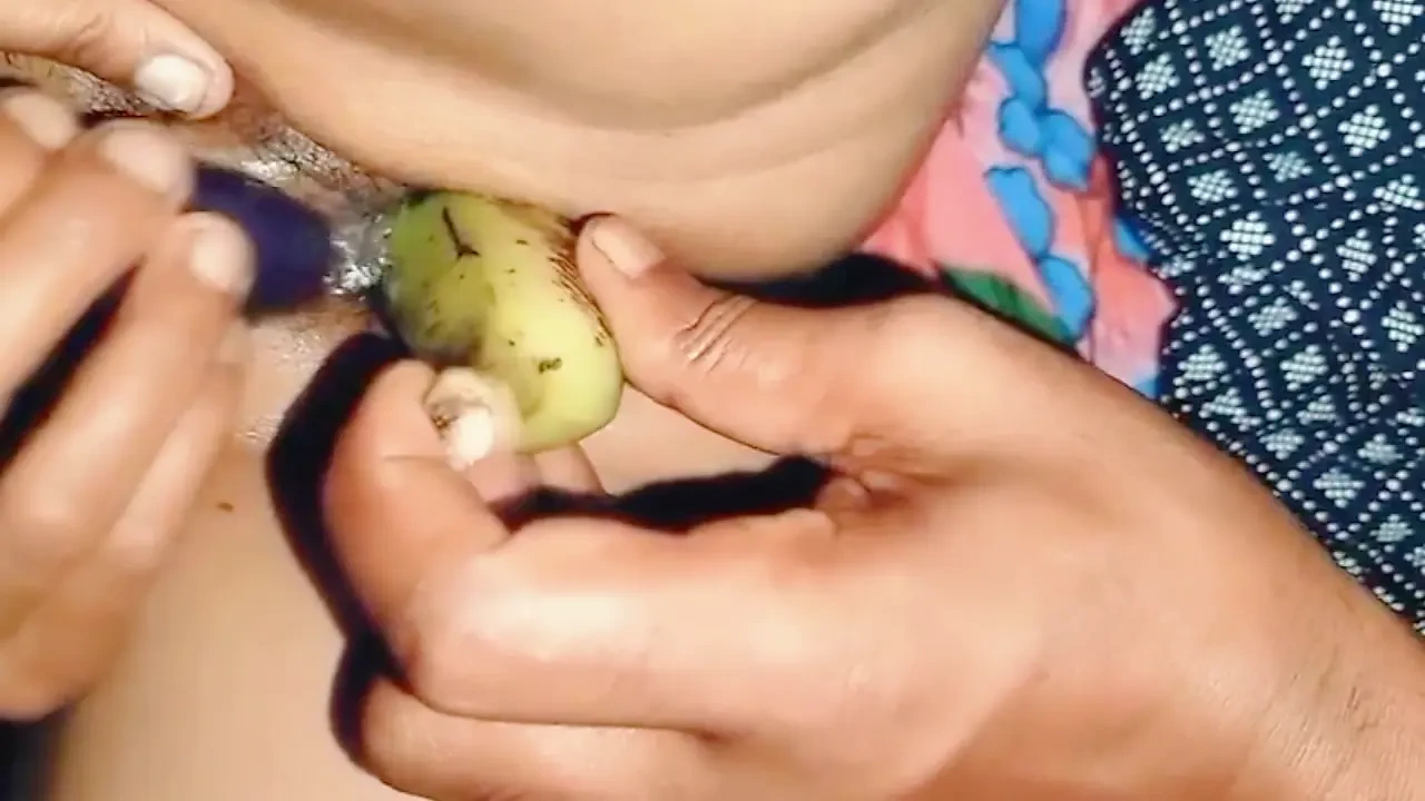 惊人的热辣性爱..印度热哥与印地语热辣家庭性爱交换