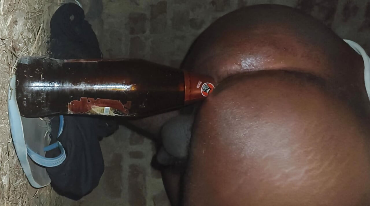 Meri Gand ki chudai beer bottle se chudai