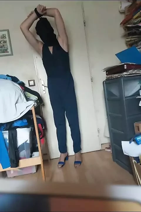 Crossdresser in selfbondage