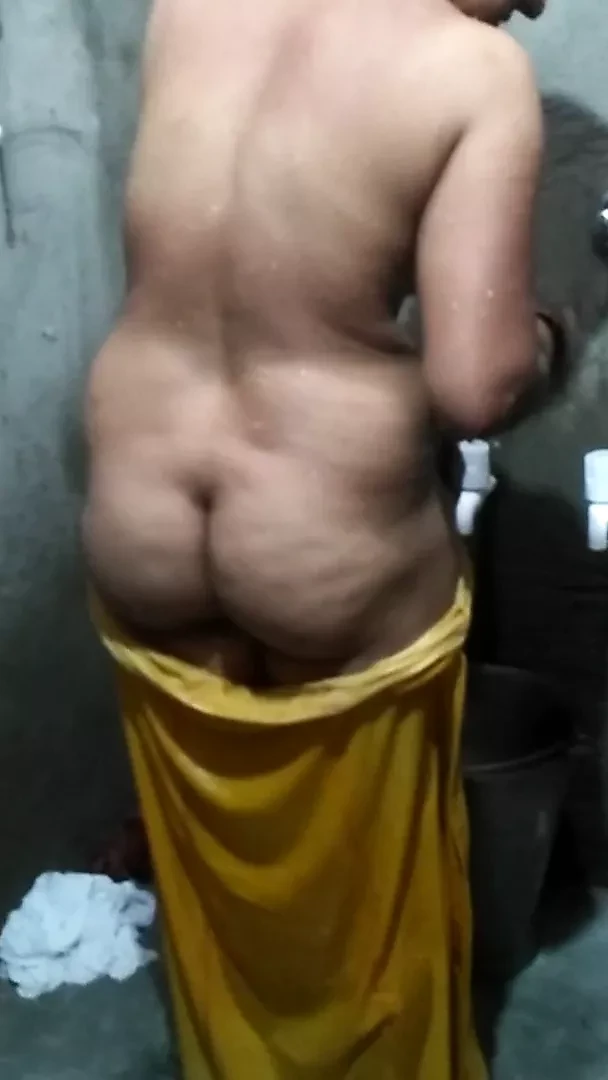 Desi bhabhi bath