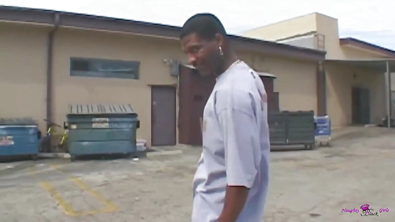 High Heels Clack Dengan Pemalu Sebagai Wanita Manis Bersetuju Untuk Mengambil Dan Memanjakan besar.