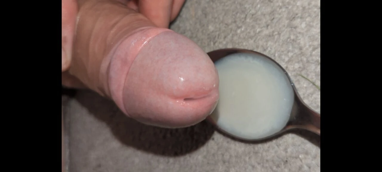 Super close-up punheta, borda e vazamento de várias cargas em uma colher e engolir o próprio esperma, orgasmo arruinado, porra de pau venoso sem cortes