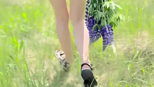 Ormanda çıplak kız