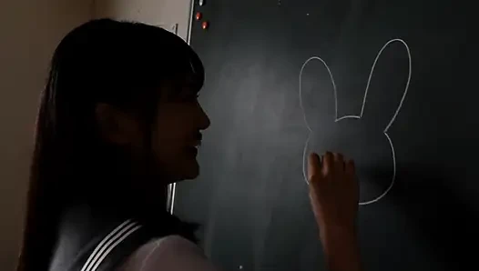 İlk yıllardan beri tanıdığım birine aşık oldum.