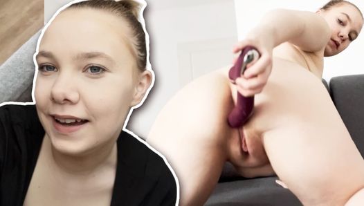 ADOLESCENTE GORDINHA SE FODE!! Menina de 18 anos com peitos enormes fodendo sua buceta !!