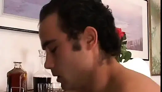 Reife hure mit einem schönen körper fickt hart und bekommt dann warmes sperma auf ihre titten