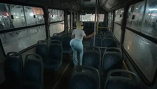 Minyon büyük götlü kız otobüste açık mavi taytla twerk yapıyor