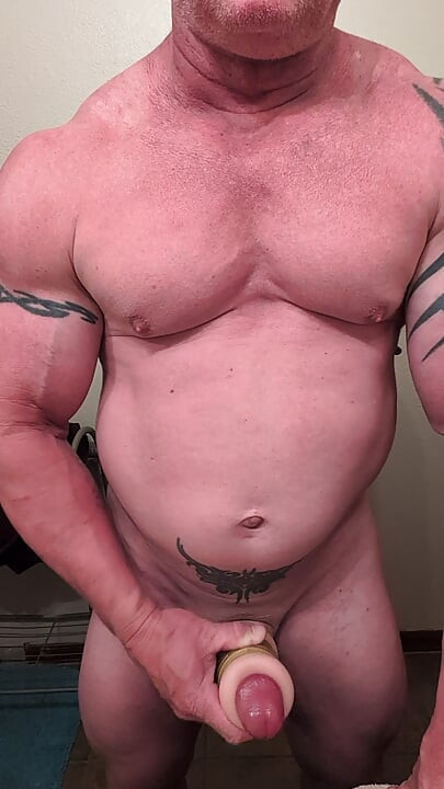 Flexing and cumming