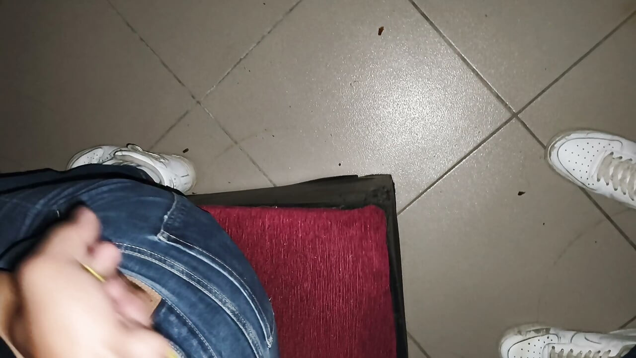 Sex in the public motel with a young poor whore, arrecha gets fucked by a cheap cell phone after the party.