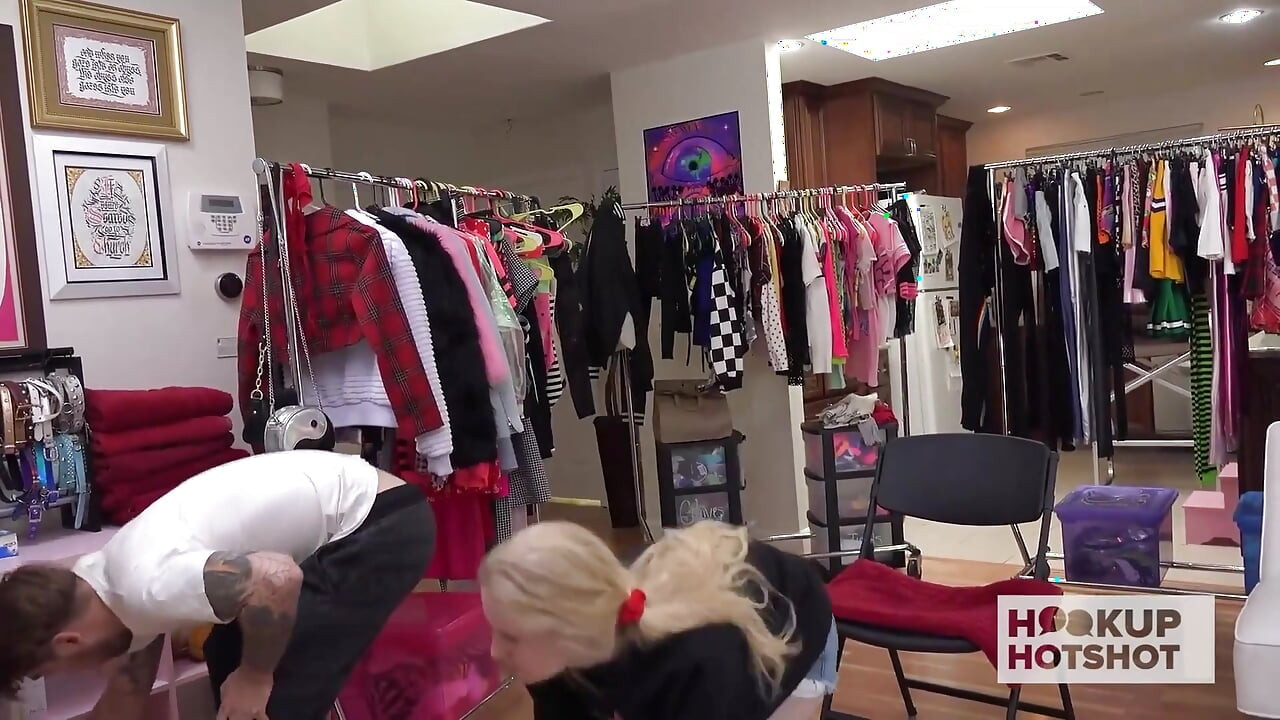 Bts - tengere babe Emma Starletto vraagt Bryan Gozzling om ruige seks
