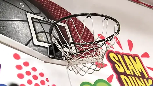 Sie liebt es, großen schwanz zu lutschen!