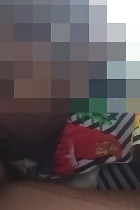 Ele nem sequer me avisou que ia ejacular que eu tinha que engolir tudo contra a minha vontade