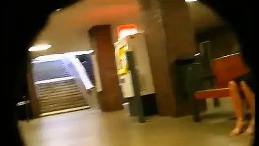 Bertanya padanya apakah dia akan tampil di depan kamera dan dia menyukainya