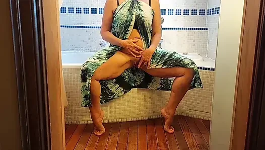 Selena'nın Pareo'da seks oyunlarından çıkışı