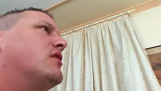 Jüngerer typ leckt und fickt gerne diese sehr behaarte fotze von rothaariger reifer schlampe