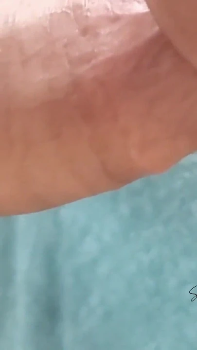 Momento da vedere da "Bel pompino con gioco di palle e creampie orale pulsante"
