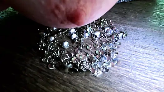 Masukin toketmu ke dalam jempol