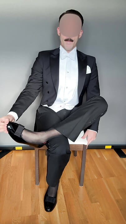 Gentleman in Tails Jerks off Into His Patent Leather Shoes