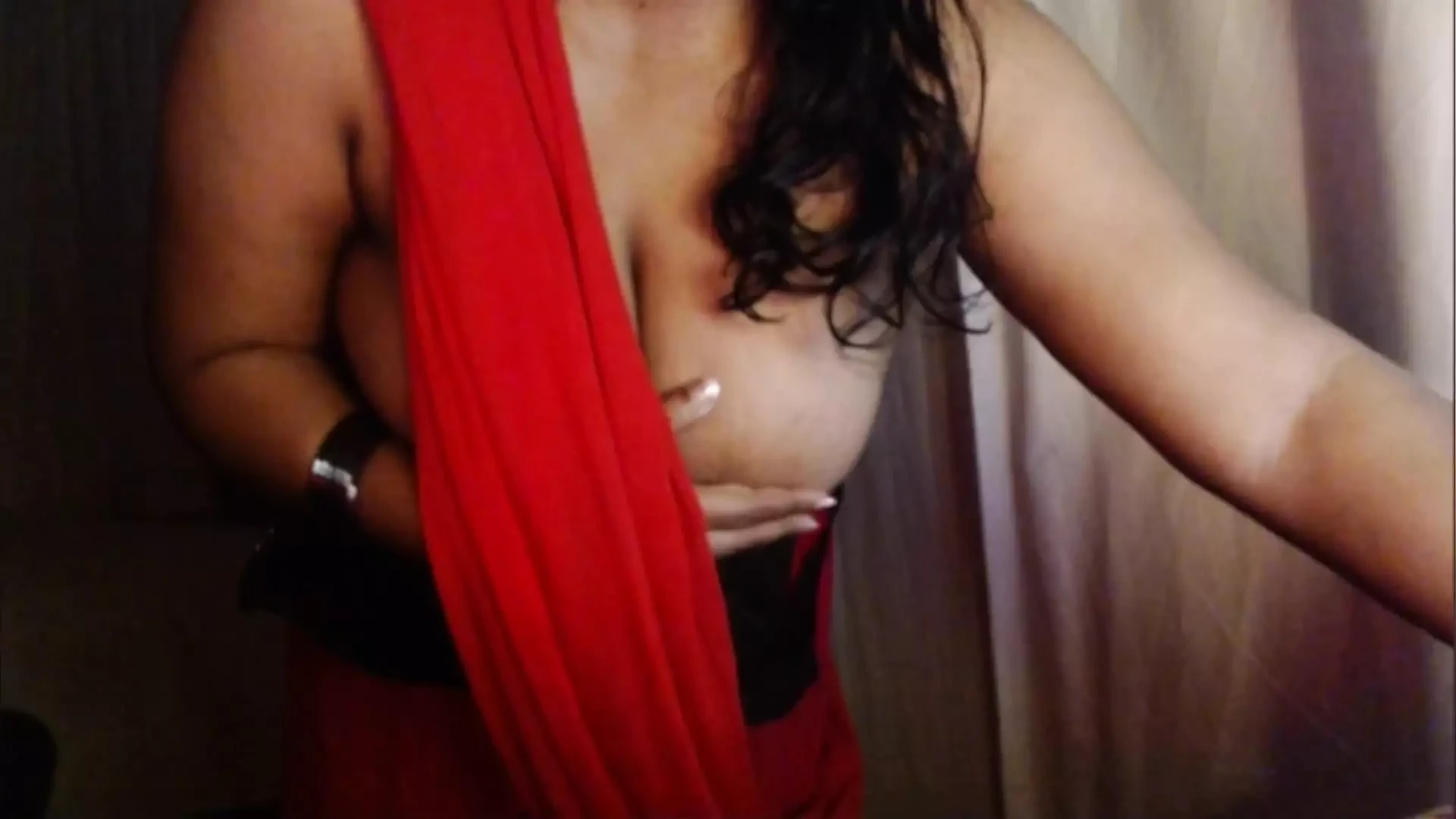 Ht kali bra bare stan seksi stan pres dikhati hai.