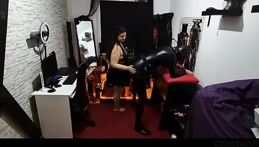 Memekku dientot habis-habisan sama kontol raksasa pria domian sampai muncrat berkali-kali