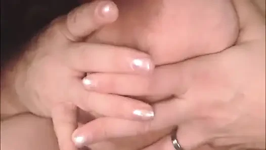 Соблазняют сисечки