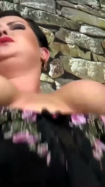 Yardım, komşum bir dominatrix... | Bölüm 1