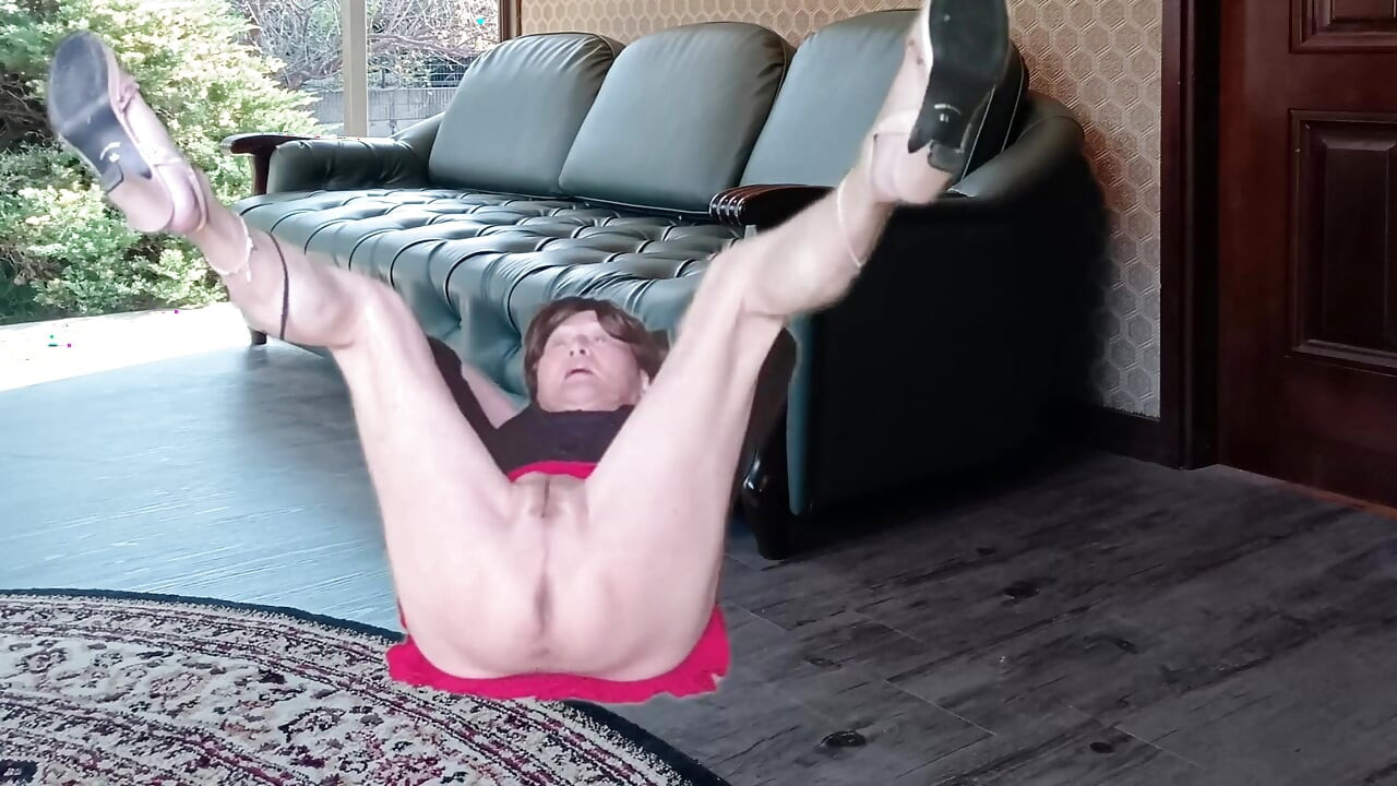 Hairless Pai-chan in Mini-skirt