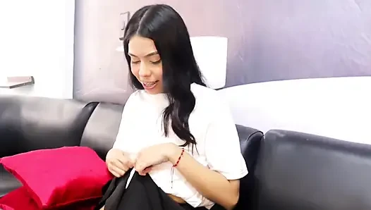 Merhaba iyi günler komşu, ne yazık ki, sana bir sır söyleyeyim? - Komşunun erkek arkadaşım benimle yatmak istemediğini söyle, yapabilirsin