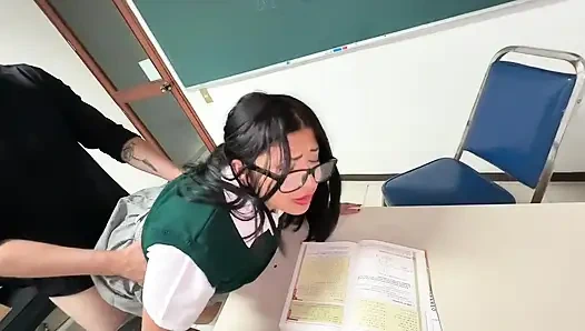 Cewek meksiko yang hot pulang sekolah