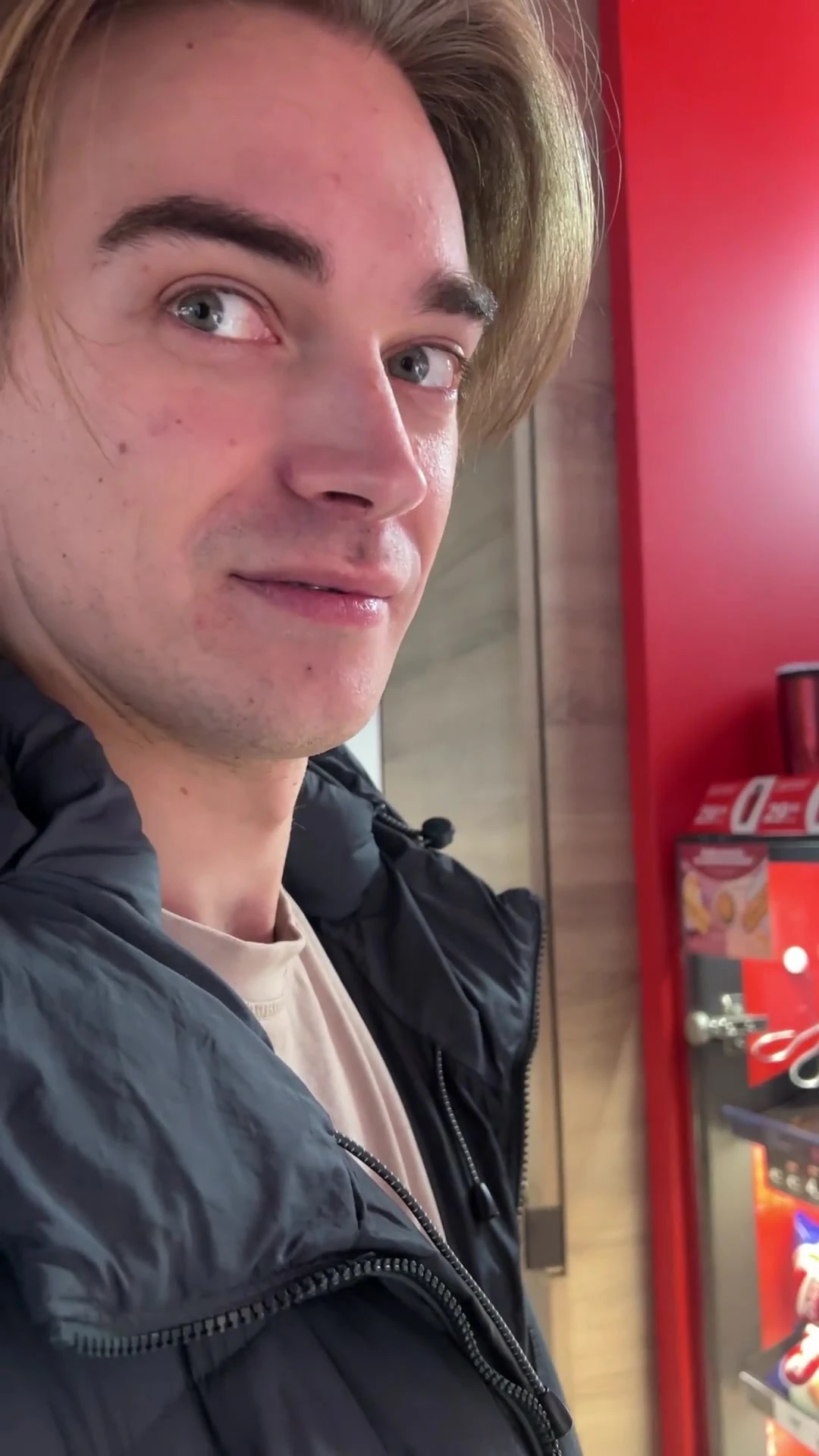 Beauty came to visit on the first date to watch a movie - Sucked and got cum in her mouth