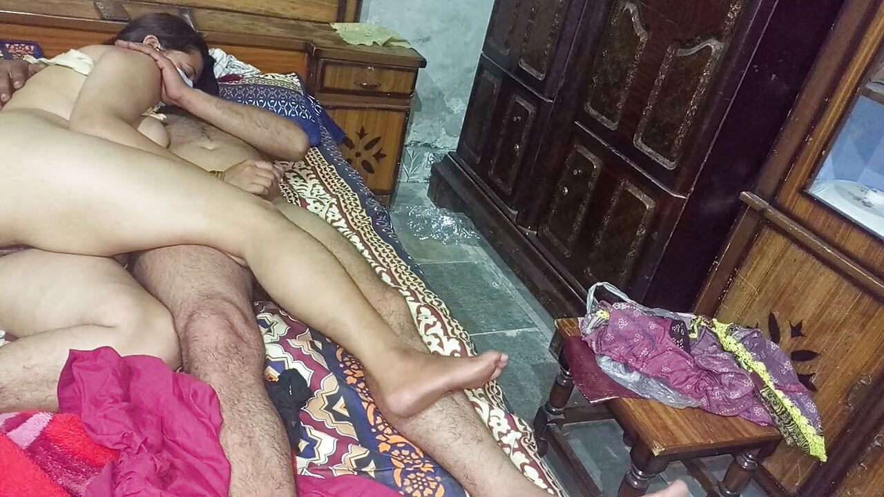 Pakistánská směs Mina Javed – Horký sex v různých pozicích s výstřikem