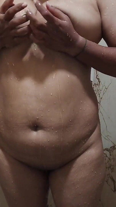 Must-share moment from "Sexy girl taking a bath"