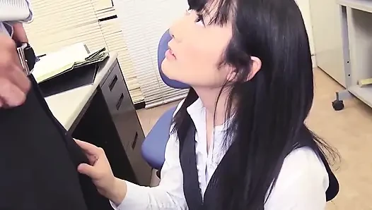 Adegan seks sekretaris jepang dengan lingerie seksi yui watanabe lagi asik muncrat di kantor