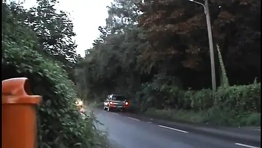 Esmer kaltak bakış açısıyla amını derinden oynuyor