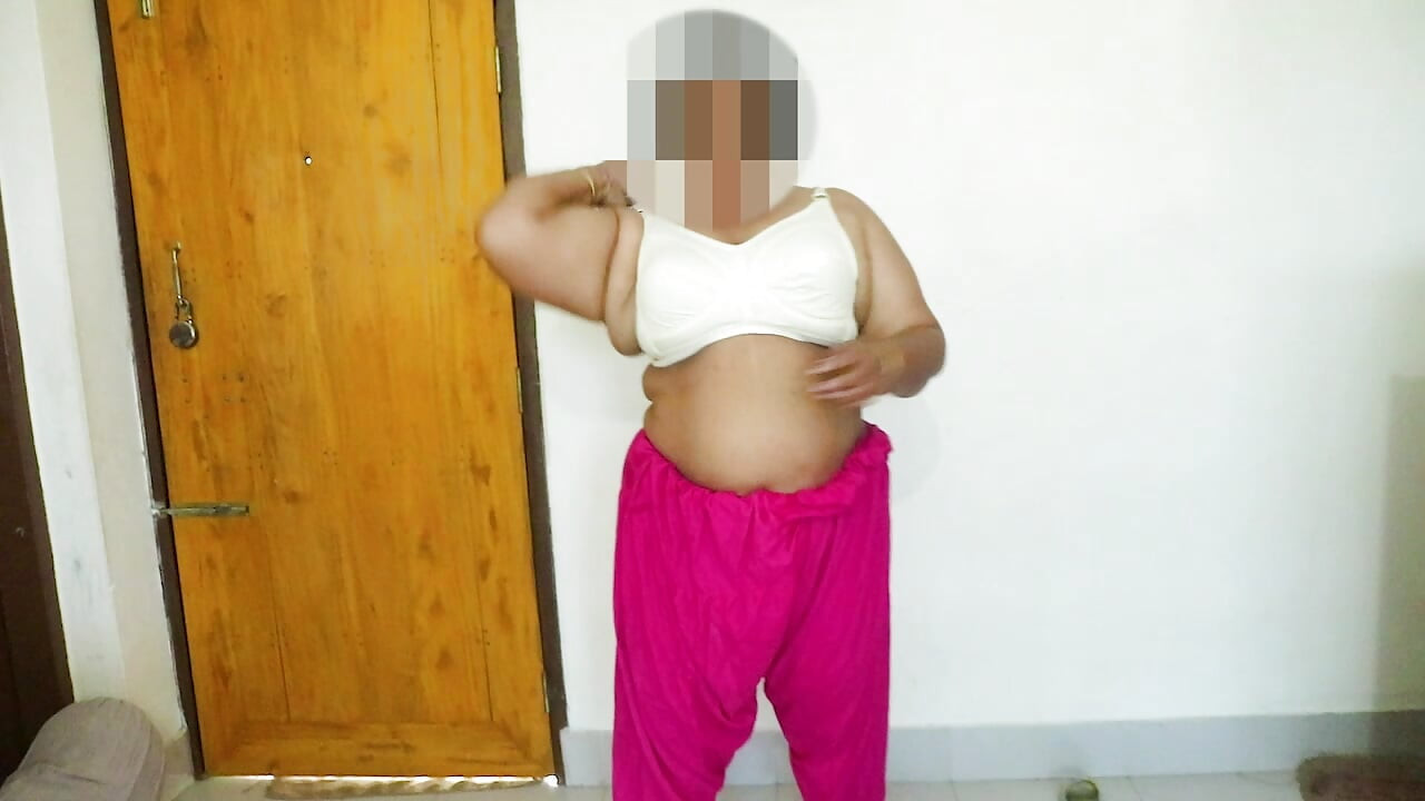 aunty bathing saban dea gosol desi bathroom
