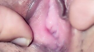 Desi bhabhi got her pussy fingered