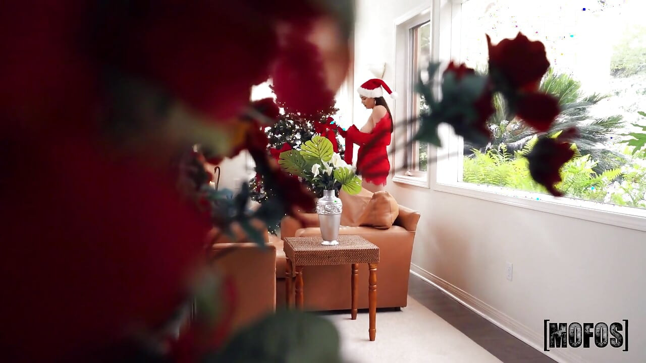 Mofos - Xxxmas Fun avec footjob avec Alyx Star
