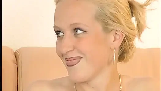 Entzückende blonde muschi beim casting bespiele