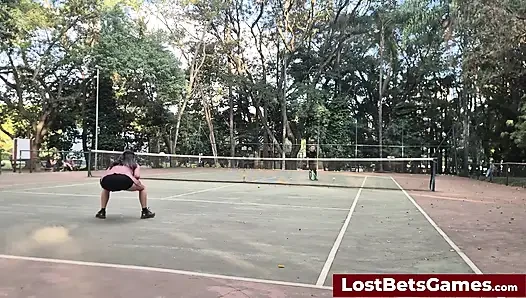 Rafaela ve Igor striptiz tenis maçını dışarıda yapıyor